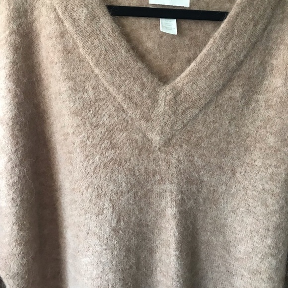 Oversized v-neck wool sweater | sold out everywhere - Picture 8 of 11